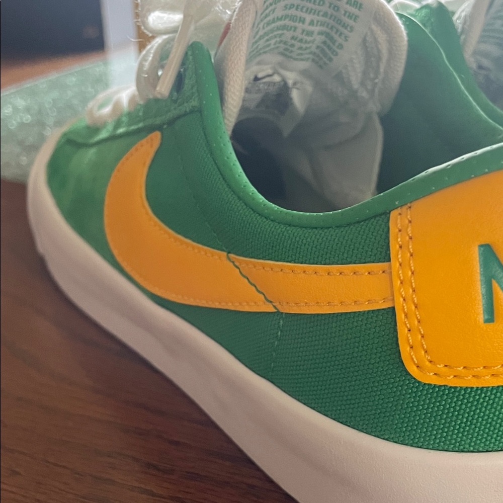 Nike Unisex Sneakers in Green and Yellow/ 6 Men’s or 7.5 Women’s - Picture 10 of 16